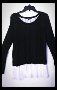 Sweater with white pleated 2 layer